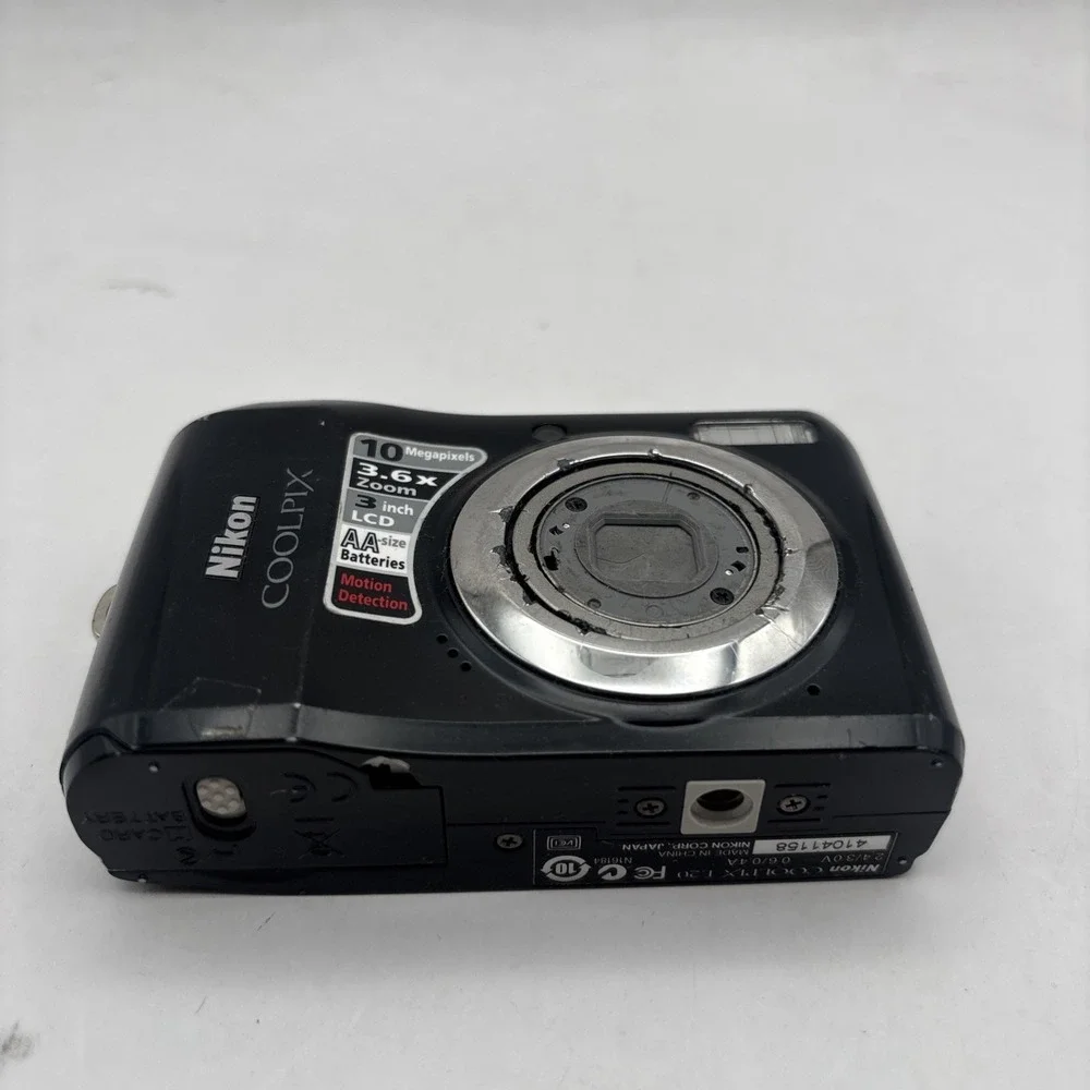 Nikon COOLPIX L20 10.0MP Digital  - No Battery/ No‎ Charger - For Parts Only